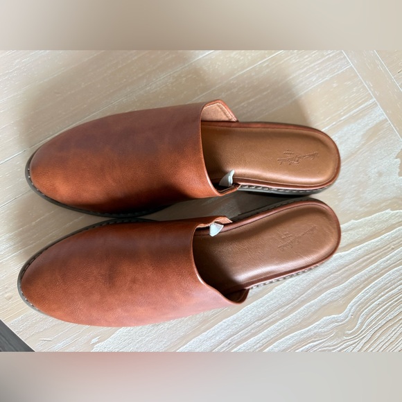 Universal Thread|Women’s Cognac Brown Faux Leather Mules flats,pointed•••size 10 - Picture 2 of 10